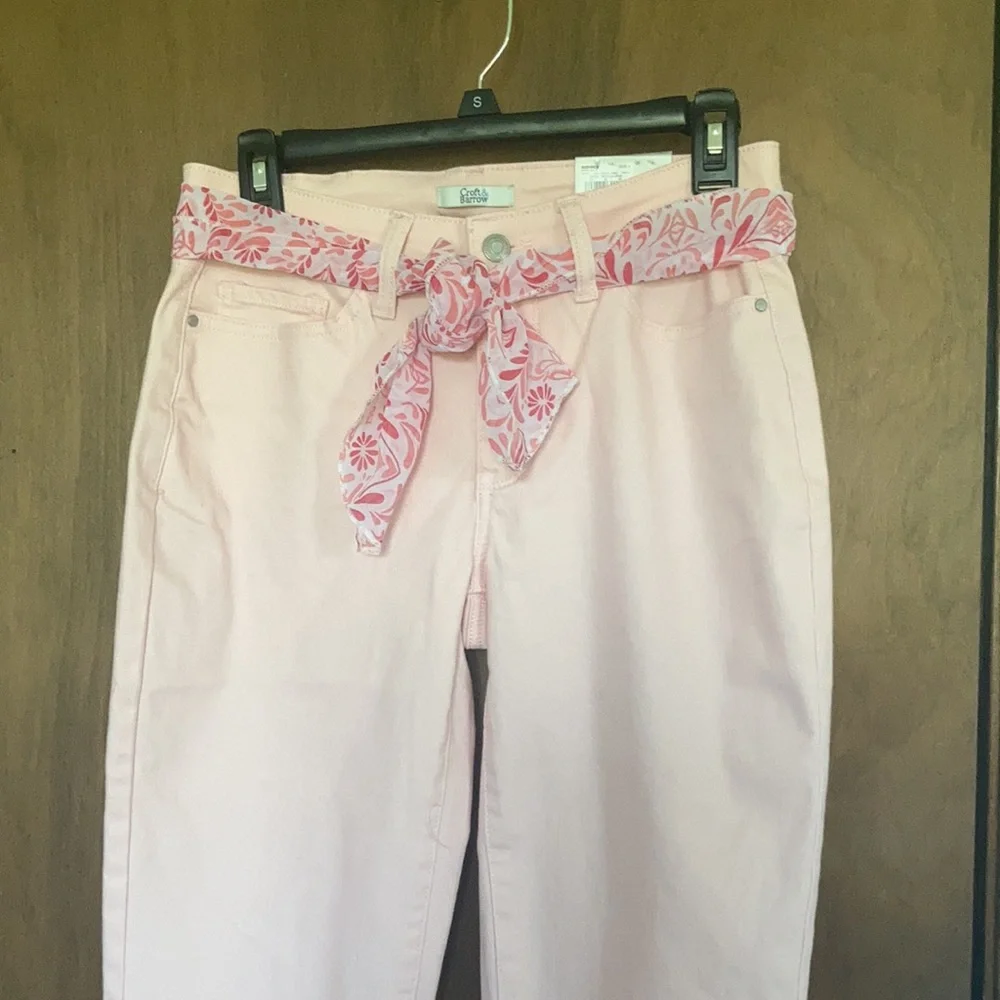 Croft & barrow pink jean mid rise Capri with floral scarf belt size 4 - Picture 5 of 17